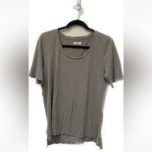 💕 Women’s Madewell khaki green top in size medium